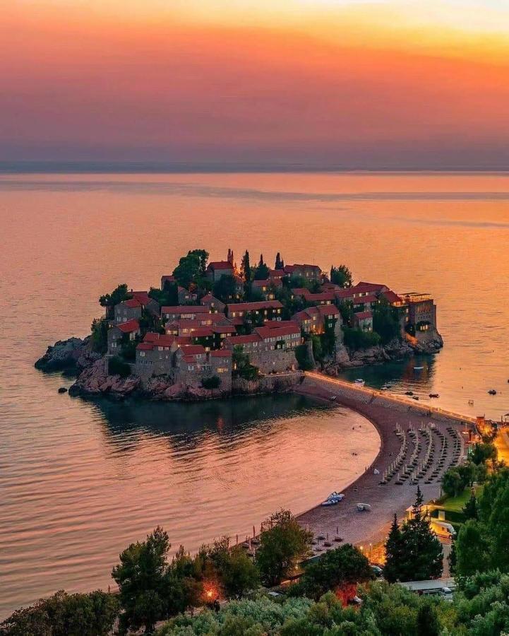 Sea View Two Bedroom Family Apartment With Pool - Sunset Ivanovici Becici  Bagian luar foto